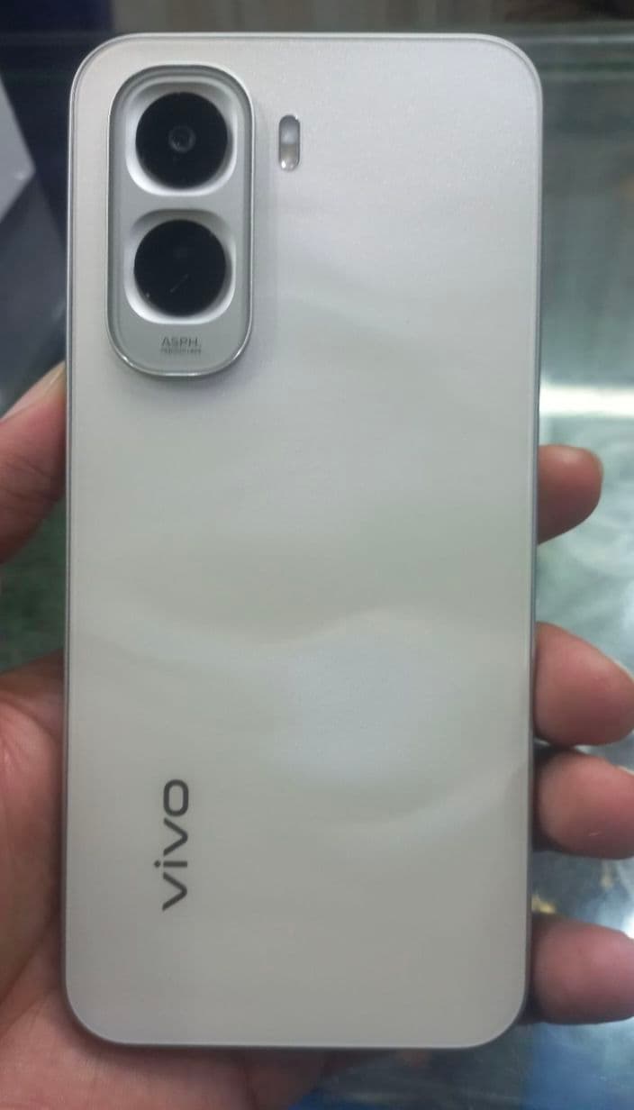 Vivo Y500 8GB / 256GB in Pearl White — photo 3